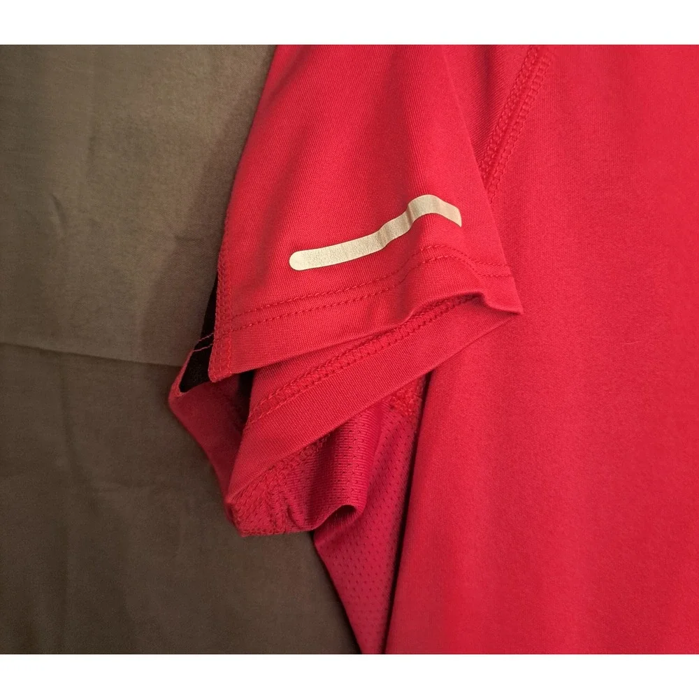 Nike Dri-Fit Vented‎ Short Sleeve T-Shirt Women's Size Medium Pink